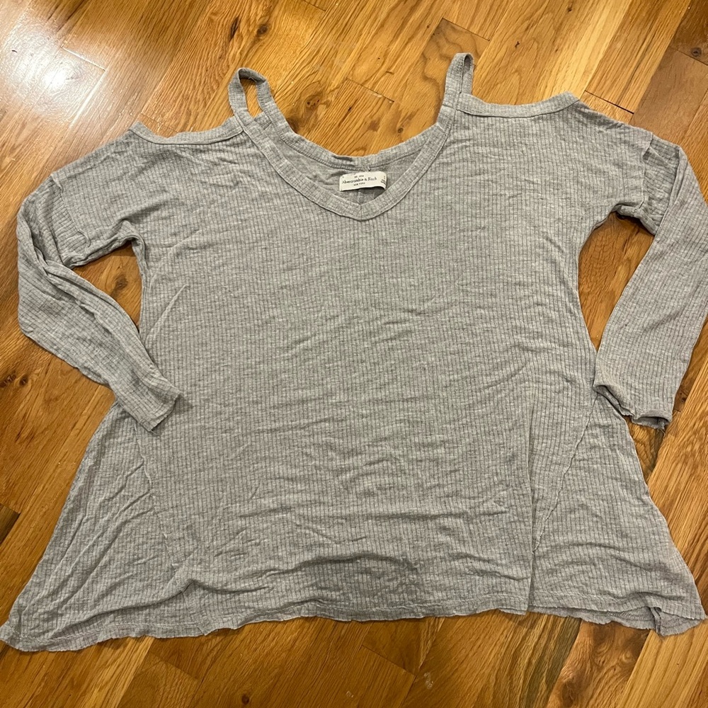ABERCROMBIE & FITCH Cold Shoulder Top